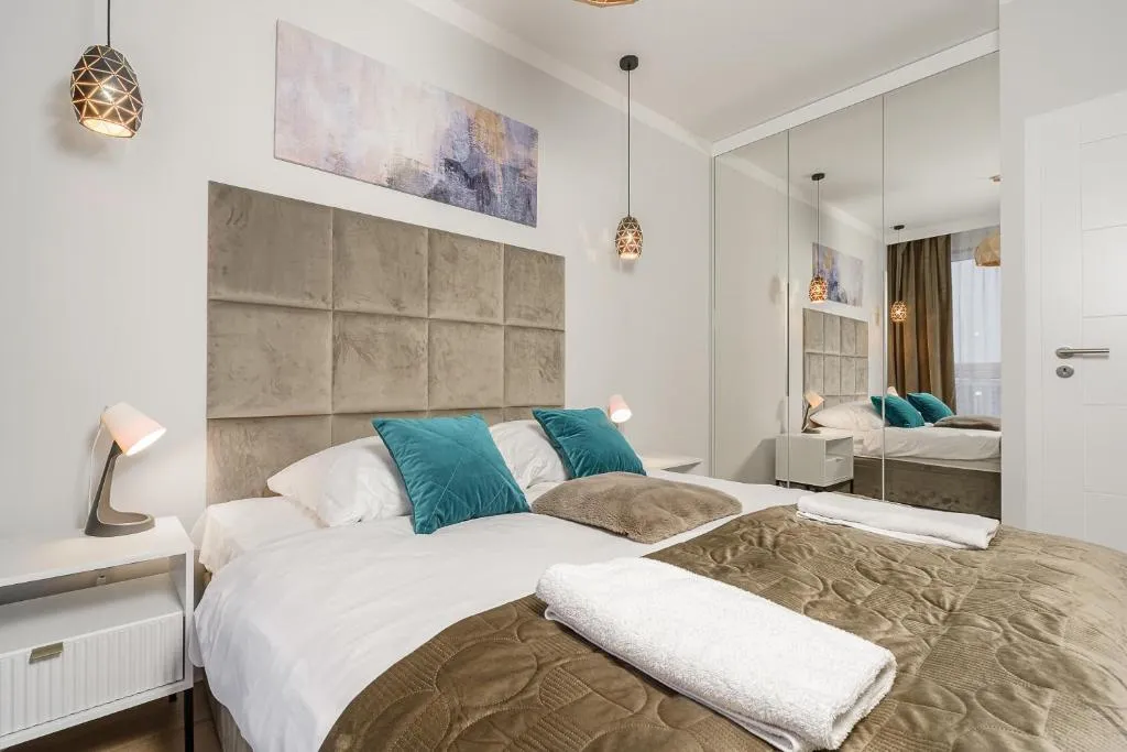 1bed Apartment with Gym – P&O - 2