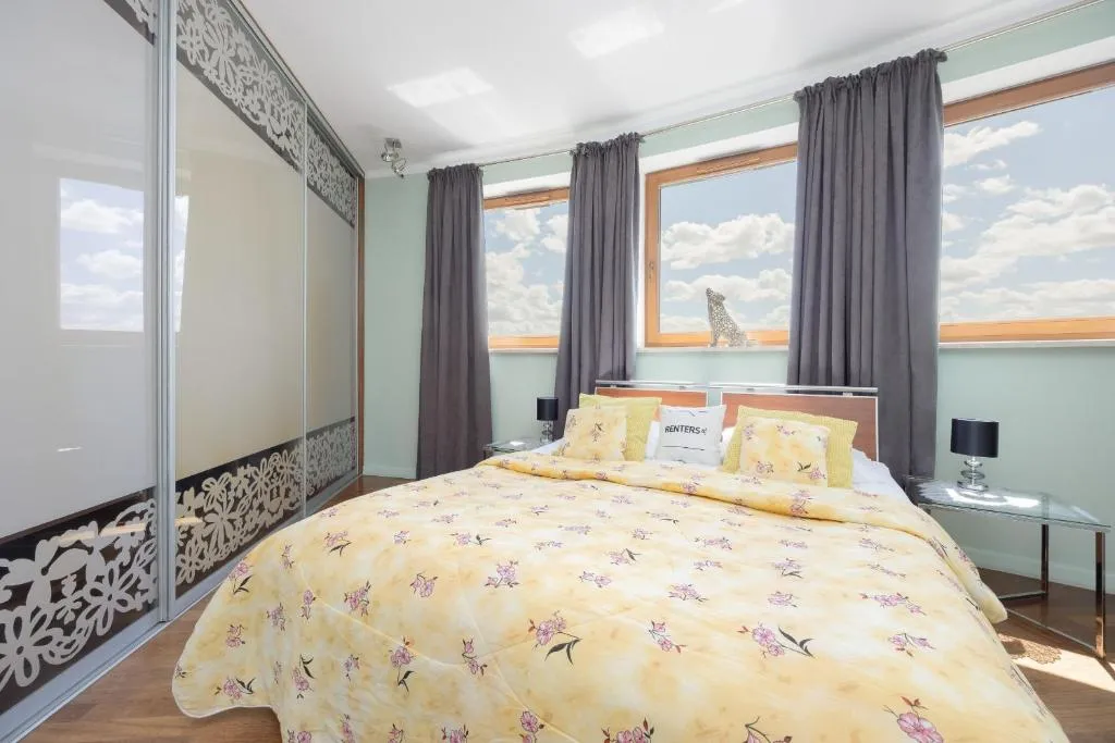Cozy Apartment with Terrace Room near Warszawa Zachodnia by Noclegi Renters - 2