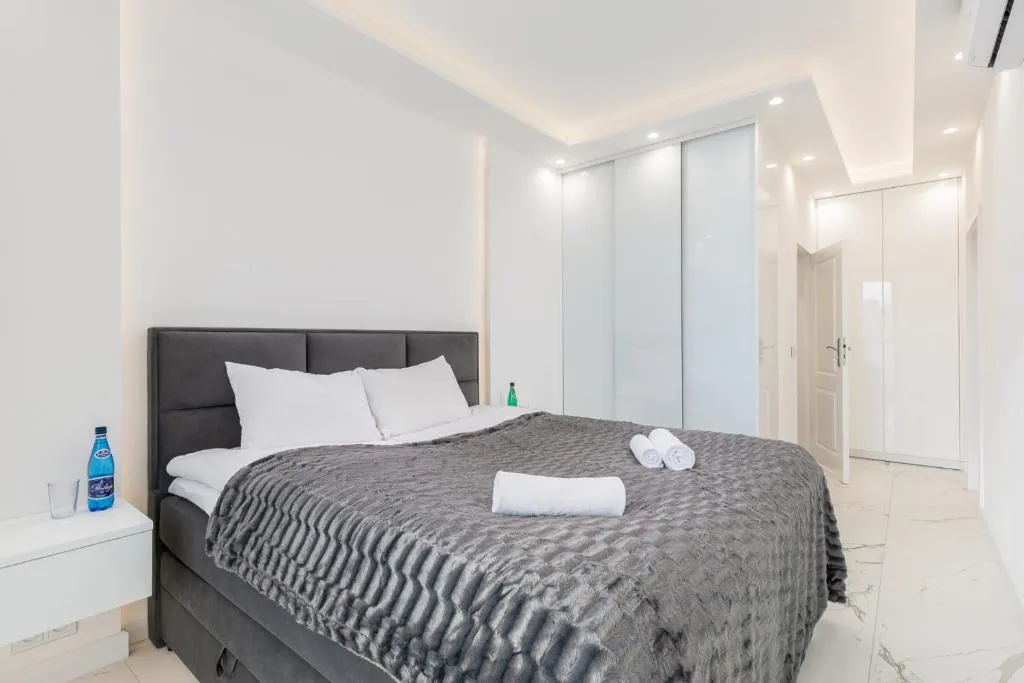 Karolkowa 28A – Luminous Apartment with Balcony by Renters Prestige - 2