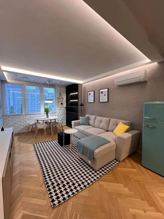 Mià Warsaw – Królewska