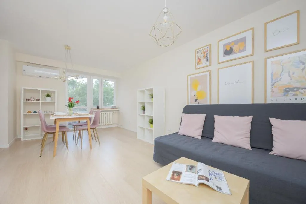 Przytulny Apartament z Balkonem i Klimatyzacją by Noclegi Renters - 2