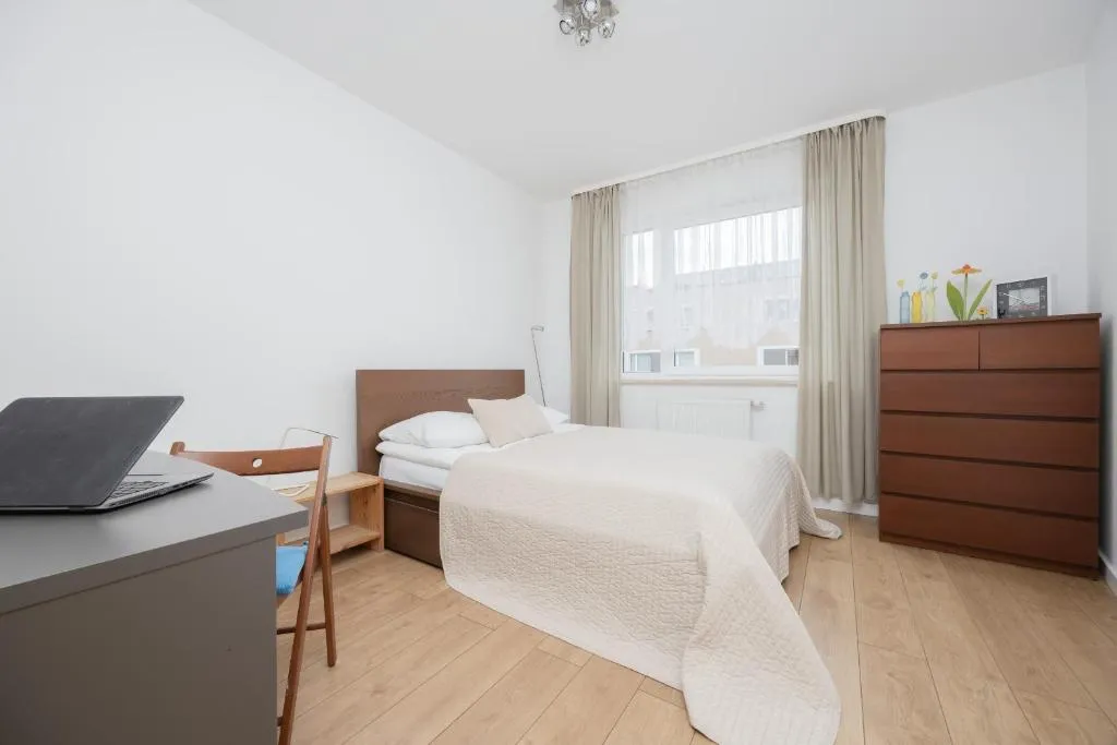 Słoneczny Apartament z Parkingiem by Noclegi Renters - 2