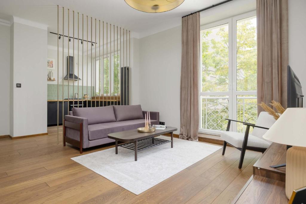 Image of Air Conditioned Apartment in Warsaw Center with Desk and Bathtub by Noclegi Renters