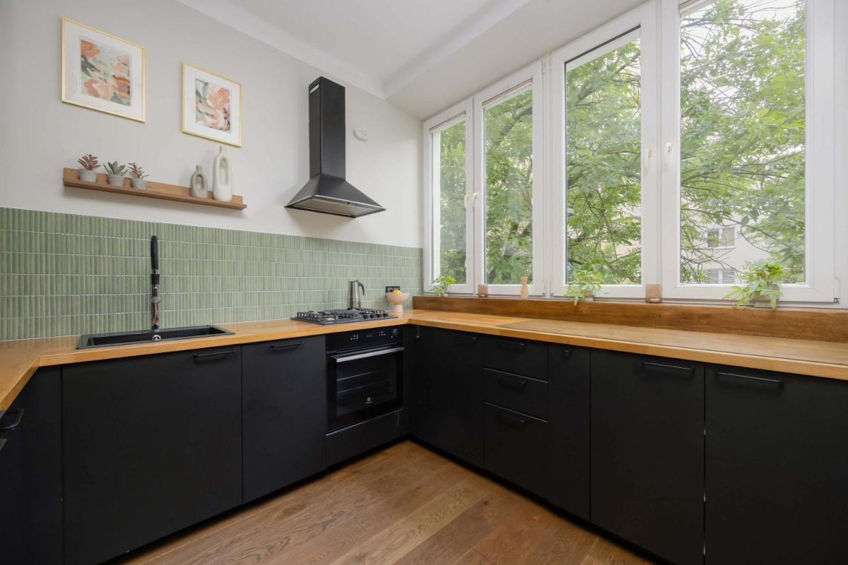 Image 2 of Air Conditioned Apartment in Warsaw Center with Desk and Bathtub by Noclegi Renters