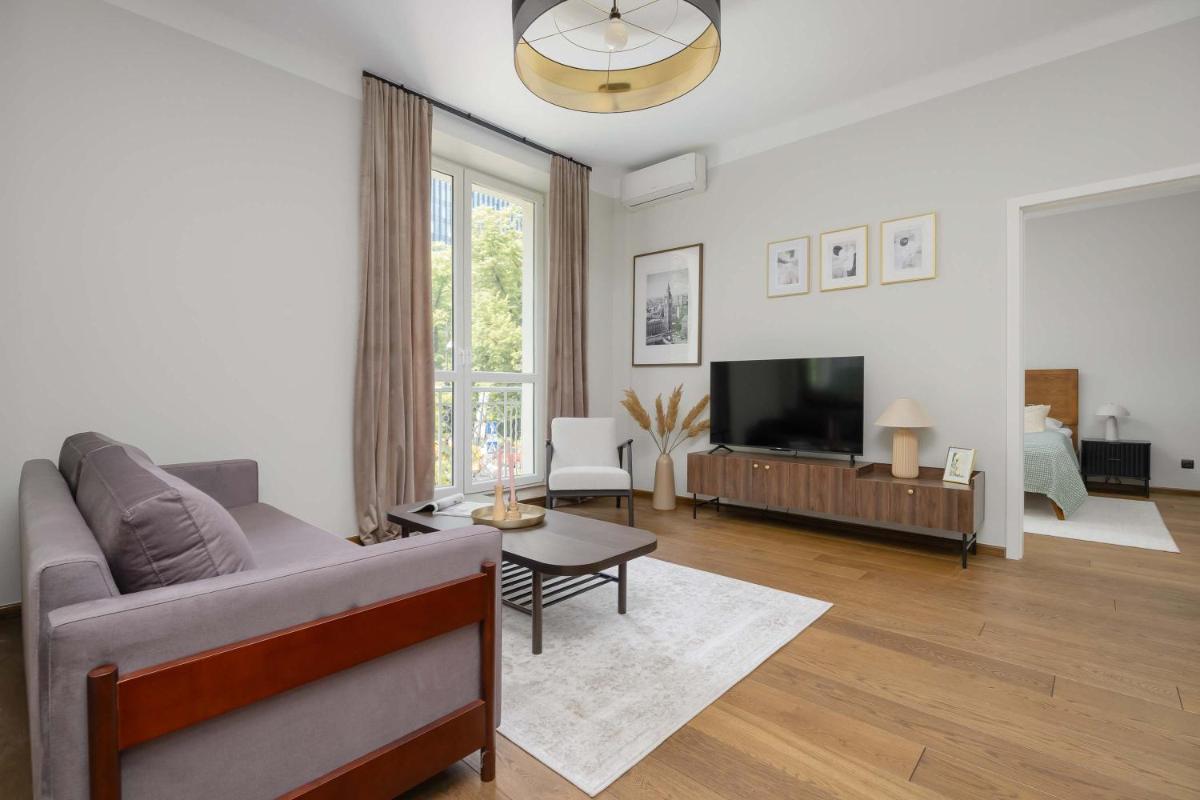 Image 4 of Air Conditioned Apartment in Warsaw Center with Desk and Bathtub by Noclegi Renters