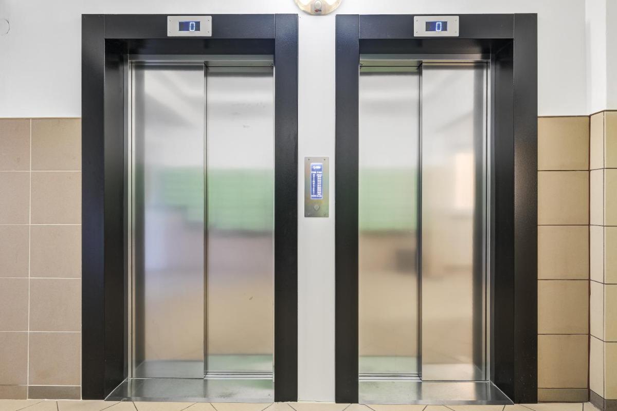 Image 4 of Andersena 190 A – 12 piętro – 10 min CMKP – 5 min Metro – 15 min Centrum