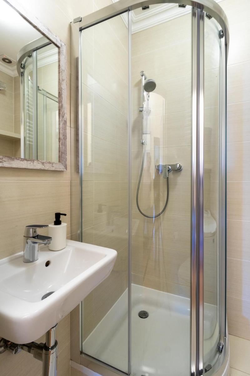 Image 3 of Apartament luster i obrazów