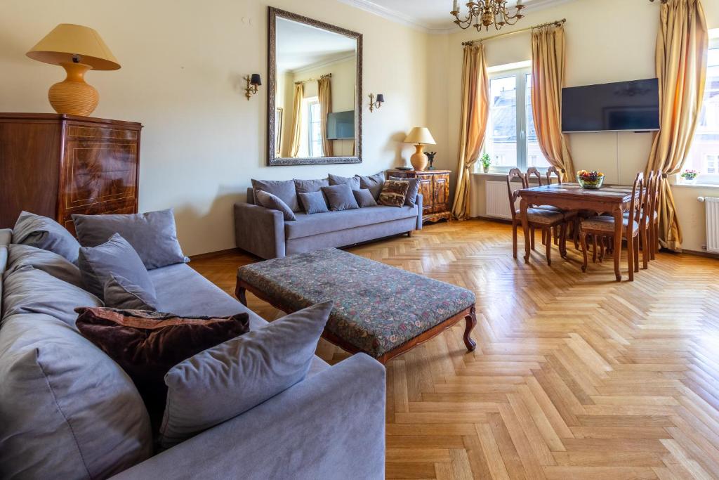 Image of Apartament luster i obrazów