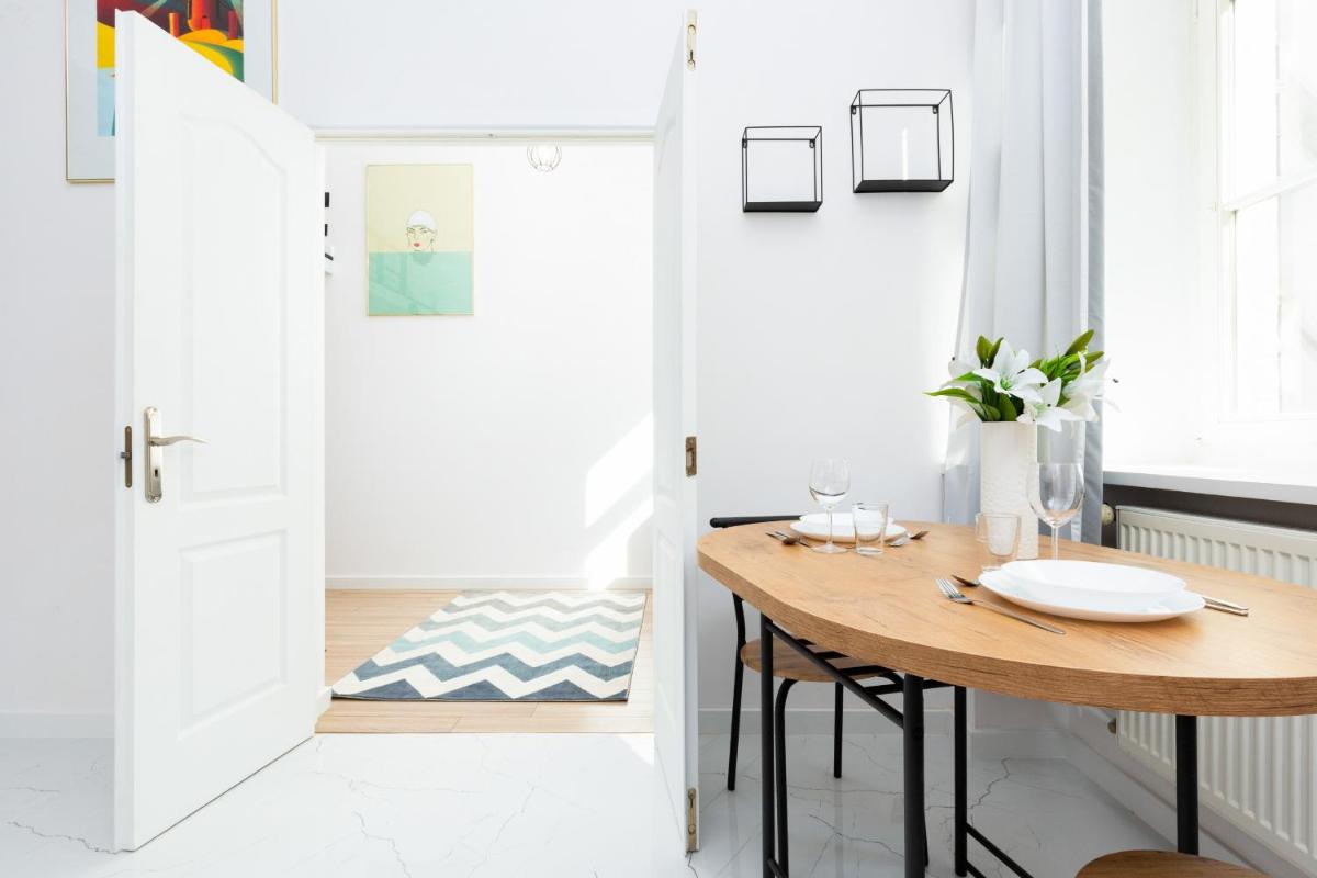 Image 5 of Apartment Aleje Jerozolimskie 85 by Noclegi Renters