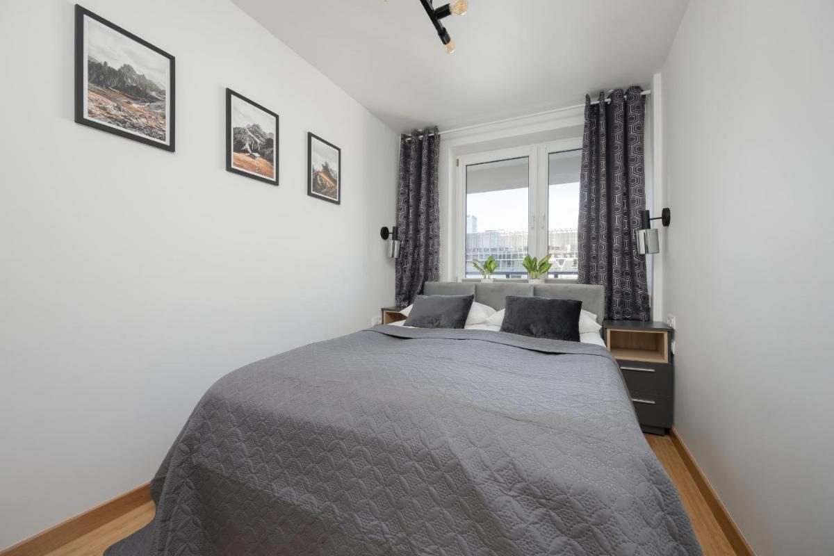Image 2 of Beautiful Apartment with Balcony in Heart of Warsaw by Noclegi Renters