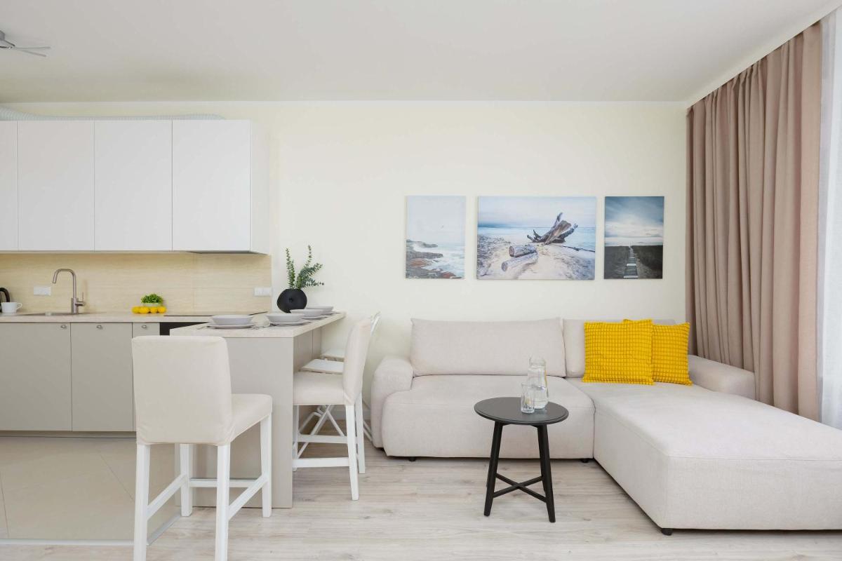 Image 1 of Bright Apartment with Parking In the Center of Warsaw by Noclegi Renters