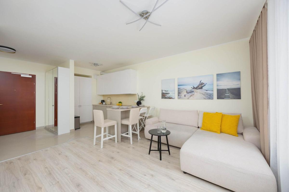 Image 5 of Bright Apartment with Parking In the Center of Warsaw by Noclegi Renters