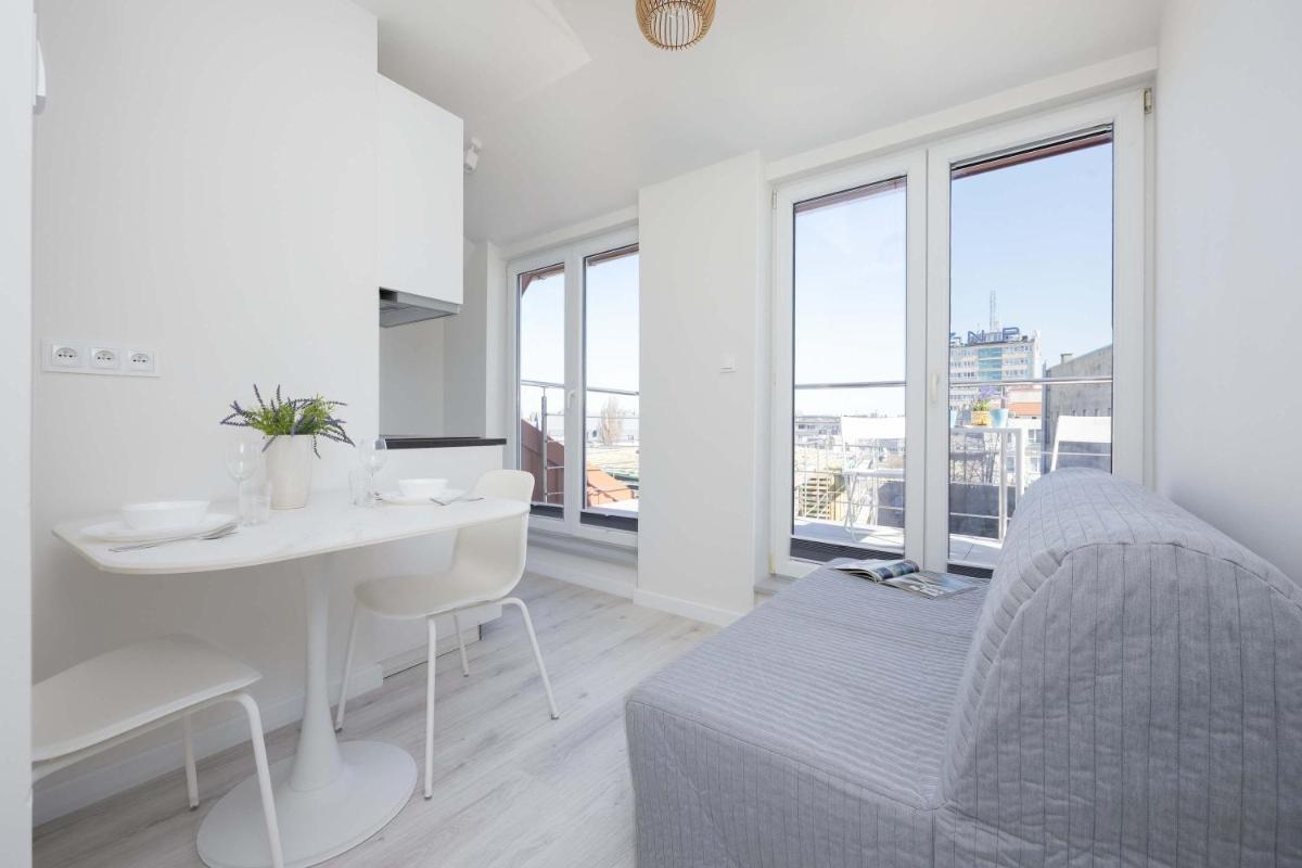 Image 2 of Bright Apartments with Air Conditioning Near the Copernicus Science Center in Warsaw by Noclegi Renters