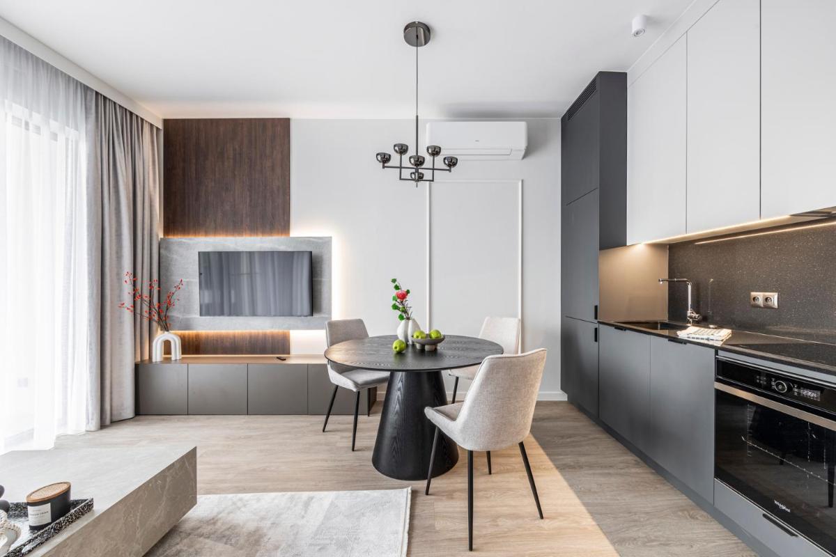 Image 3 of CHRONOS APARTAMENTY with Parking and Air Conditioning in Warsaw Wola by Renters Prestige