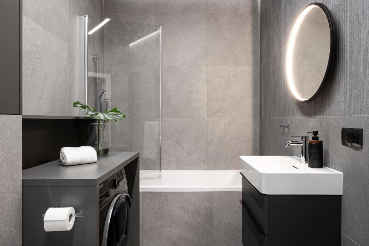 Image 4 of CHRONOS APARTAMENTY with Parking and Air Conditioning in Warsaw Wola by Renters Prestige