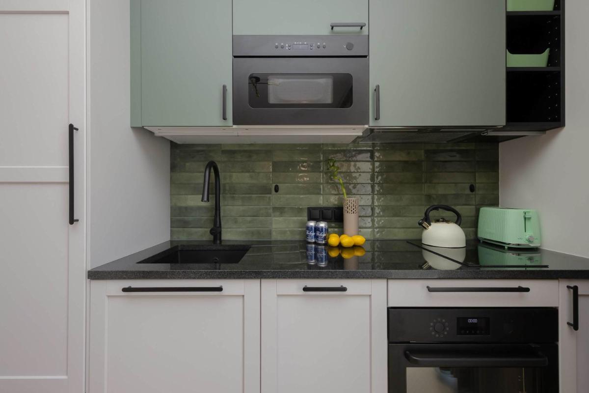 Image 3 of Charming One Bedroom Apartment with Air Conditioning in the Capital by Noclegi Renters
