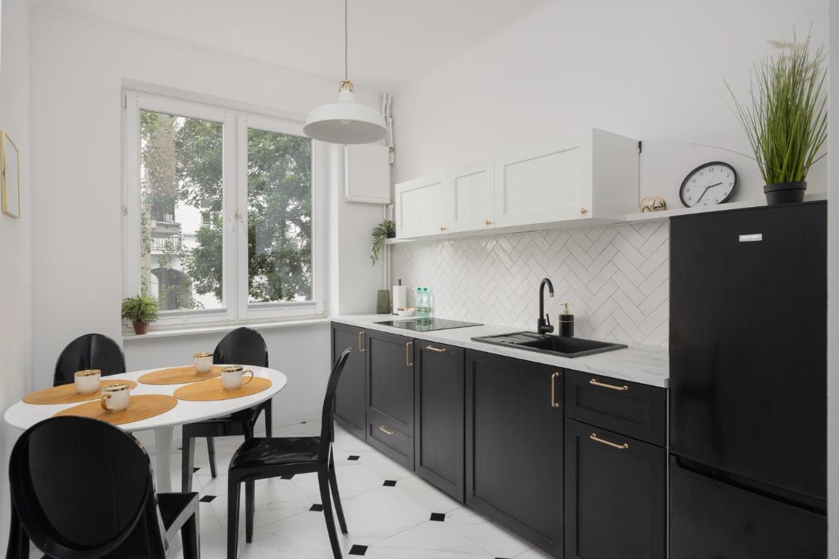 Image 3 of Chmielna Green Apartment