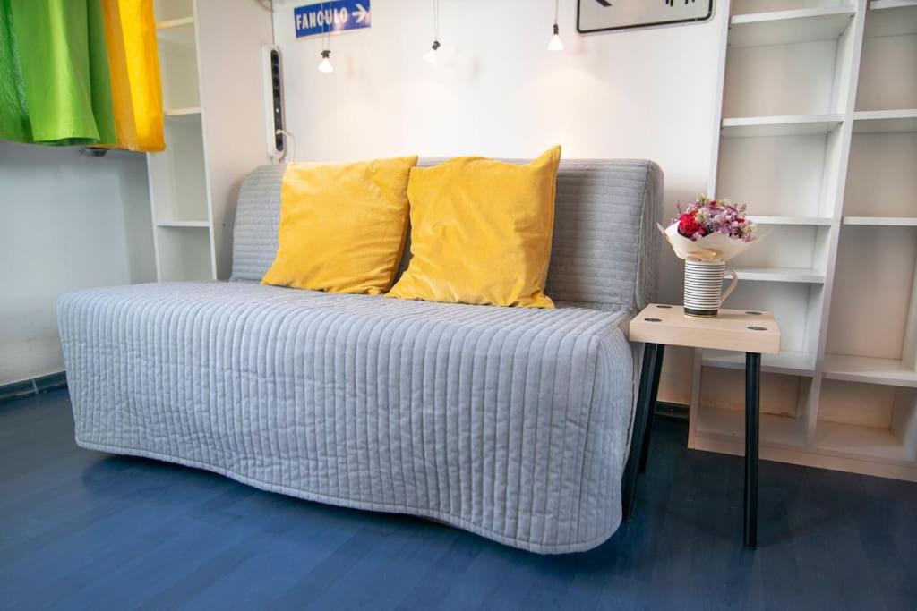 Image 1 of Colourful space, so central