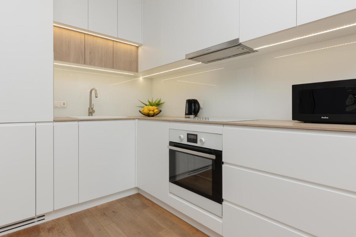 Image 2 of Cozy & Sunny Studio for 4 Guests Kolejowa Warsaw by Noclegi Renters