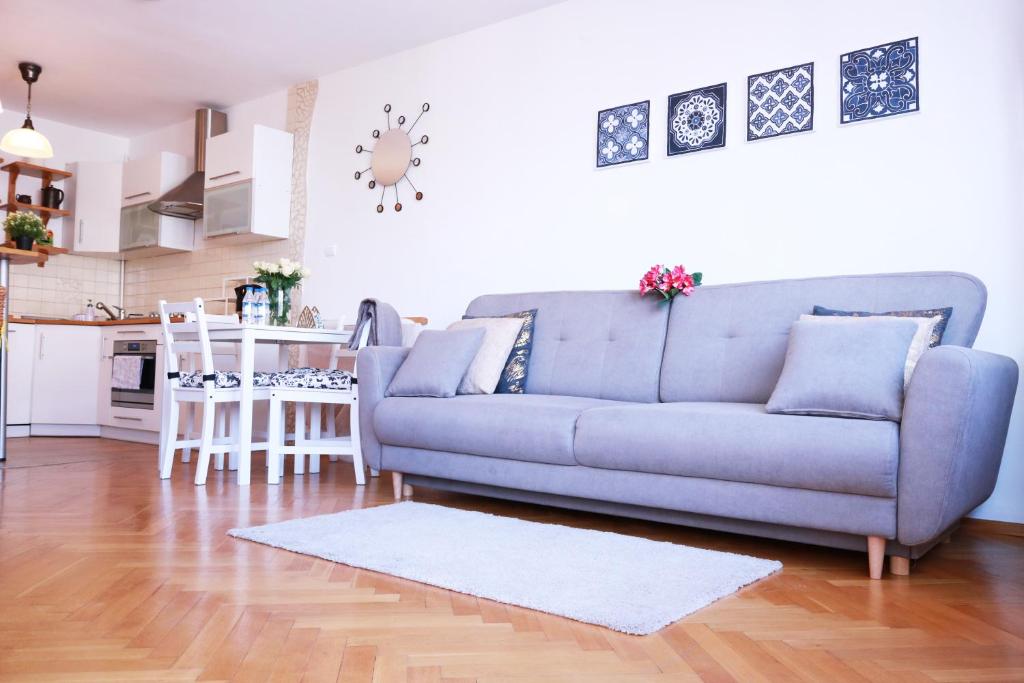 Image of Cozy and great location by Cooee Apartments