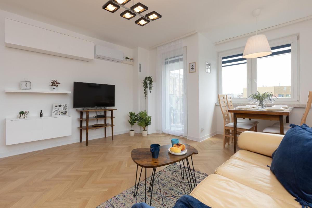 Image 2 of Elegant Warsaw Apartment with AC 550 m to Copernicus Science Centre by Noclegi Renters