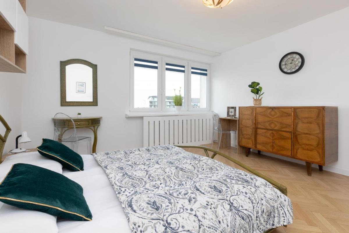 Image 3 of Elegant Warsaw Apartment with AC 550 m to Copernicus Science Centre by Noclegi Renters
