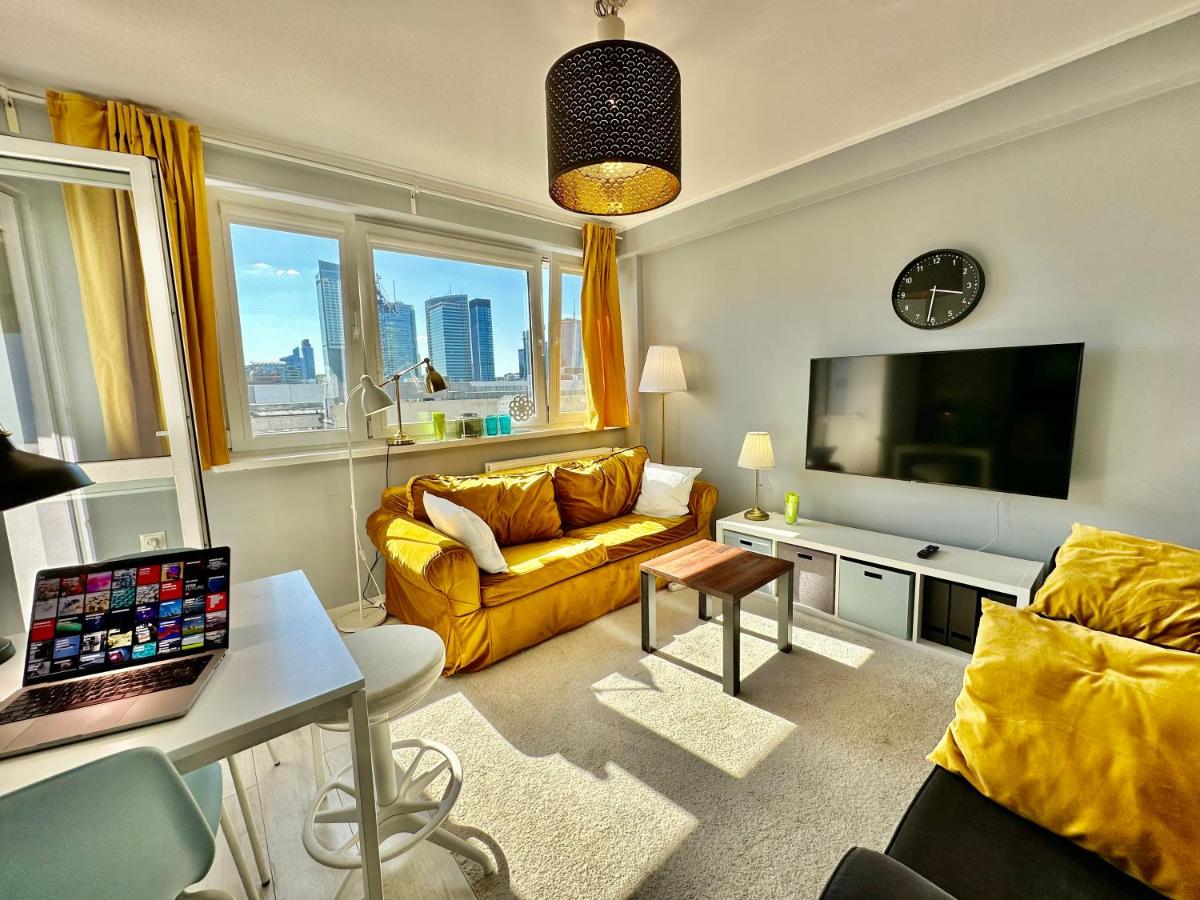 Image 4 of GOLD 2 King Size Bed, metro x2 free WiFi, 50’TV Netflix, HBO, AppleTV+