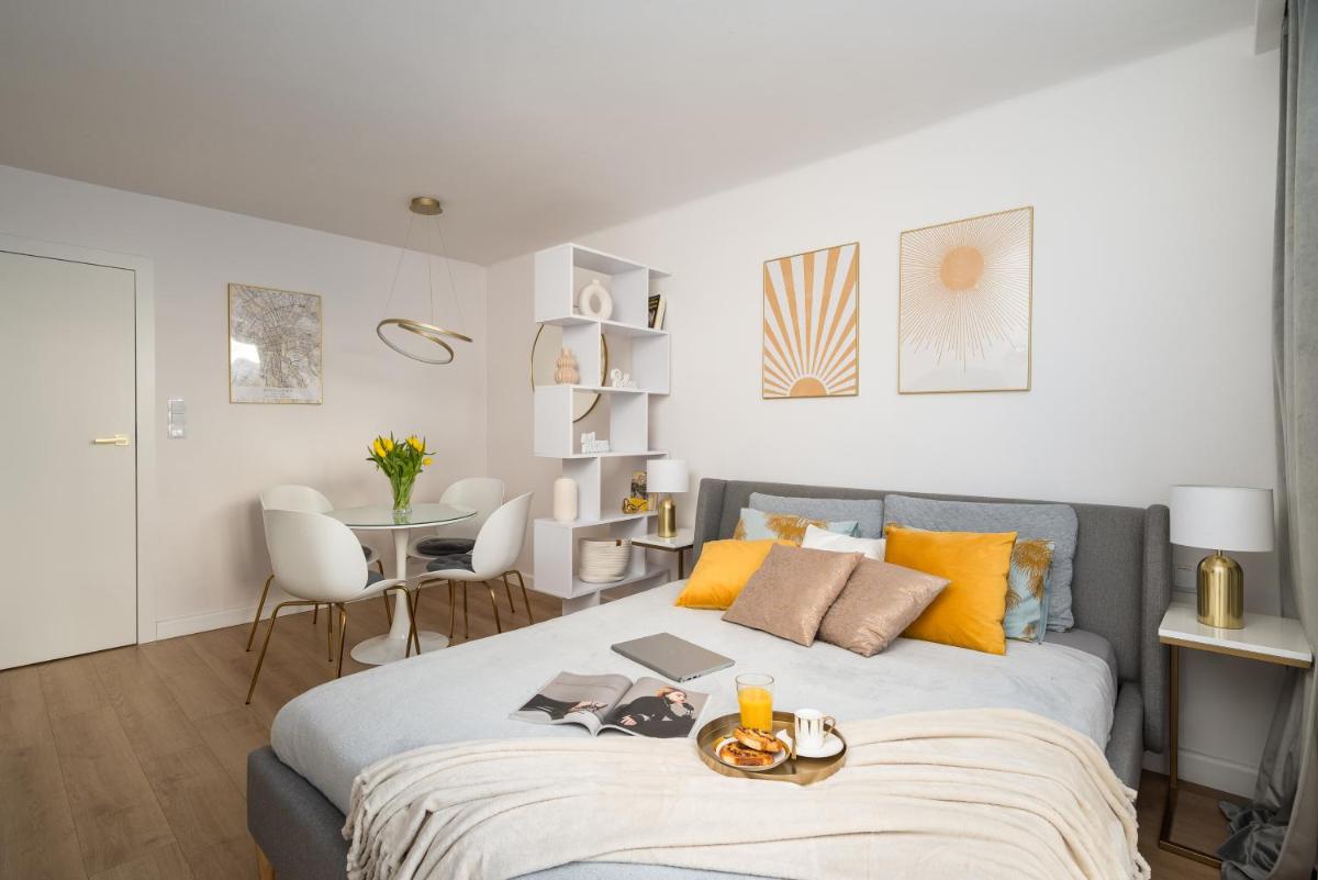 Image 1 of Gold Premium Central Suite 950 m to Central Station parking