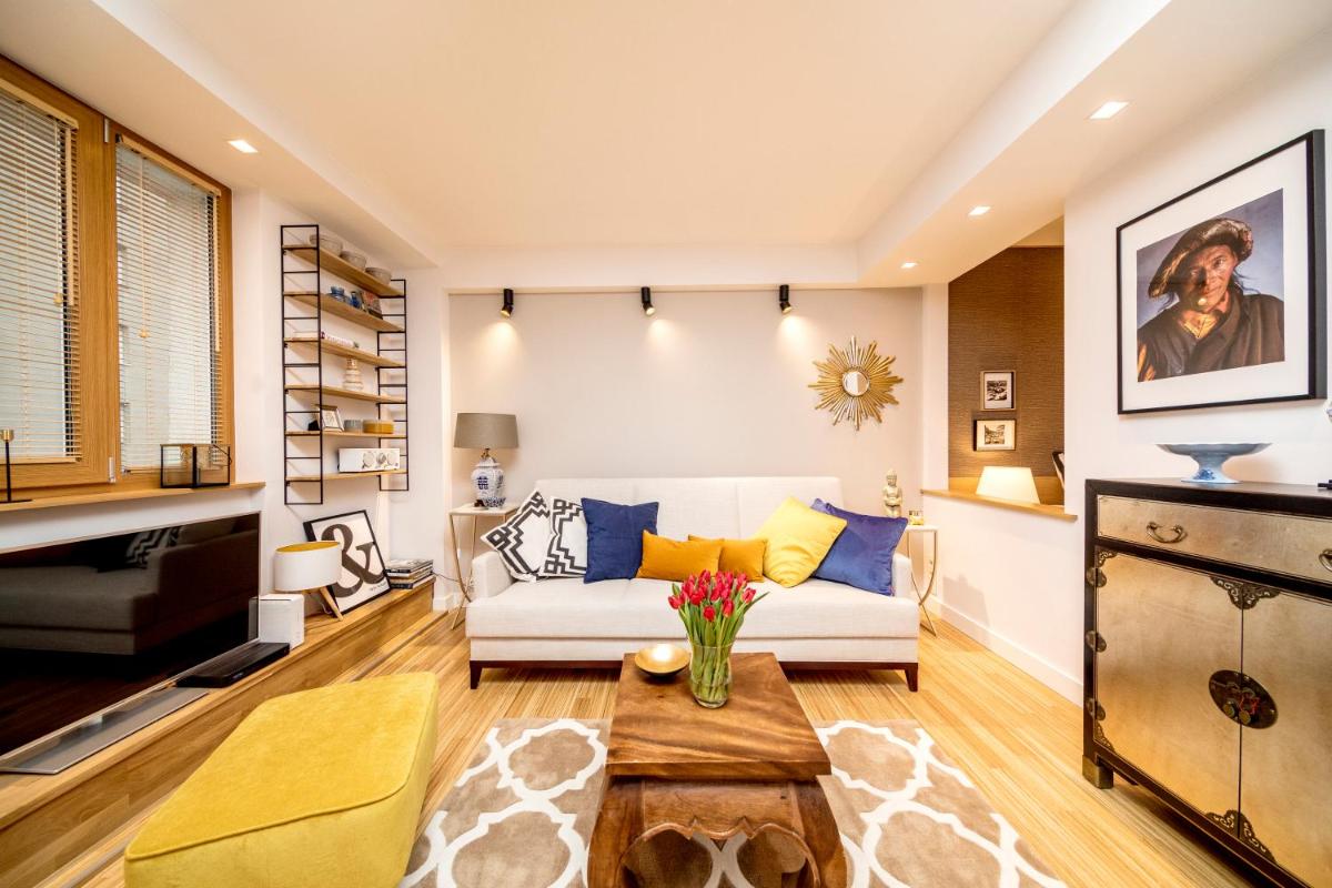 Image 3 of Golden Apartment with Air Condition by Your Freedom