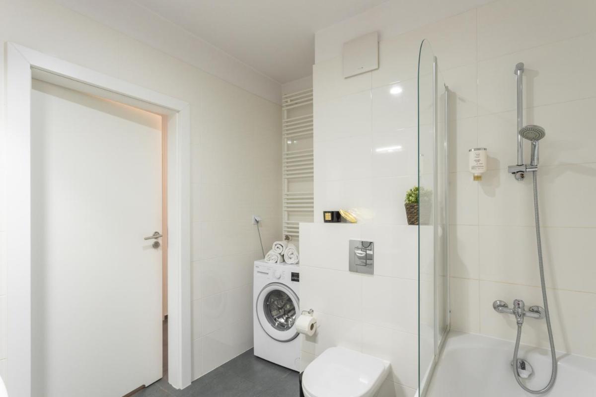 Image 2 of Golden Apartments Warsaw – Big and Bright Stylish Apartments – City Center – Pereca