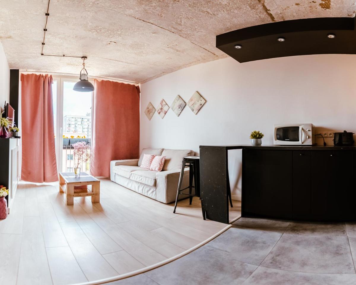 Image 1 of Industrial 9th Floor Central Apartment with Balcony and Views
