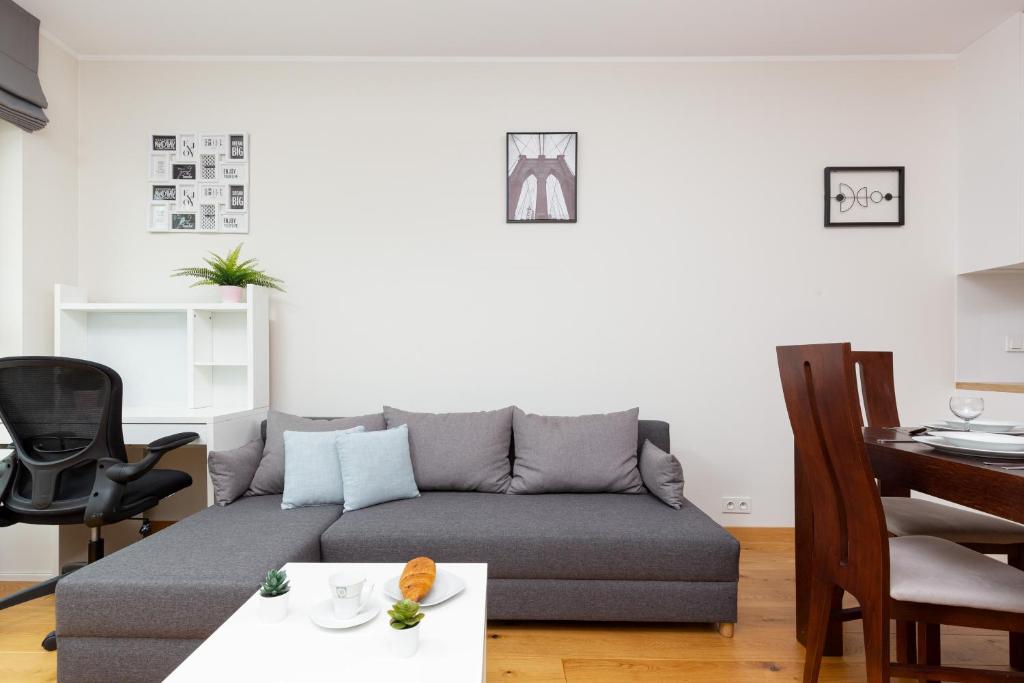 Image of Kolorowy Gocław Apartment by Noclegi Renters