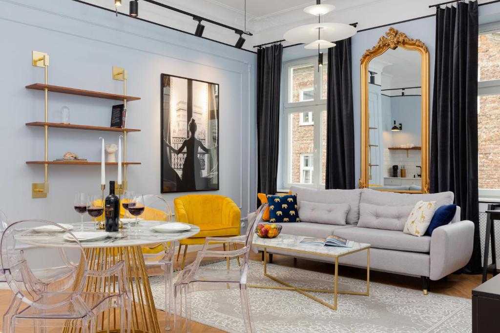 Image of LUX Golden Apartment Praga Kępna by Renters Prestige