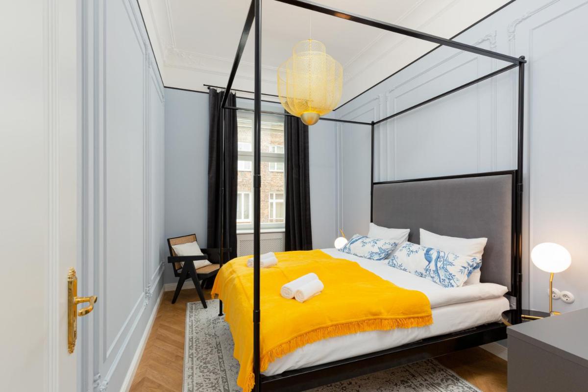 Image 1 of LUX Golden Apartment Praga Kępna by Renters Prestige