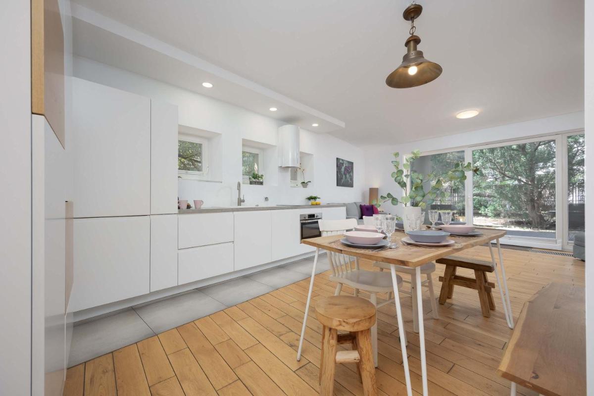 Image 6 of Lovely Apartment in Warsaw with Parking near Royal Baths Park by Noclegi Renters
