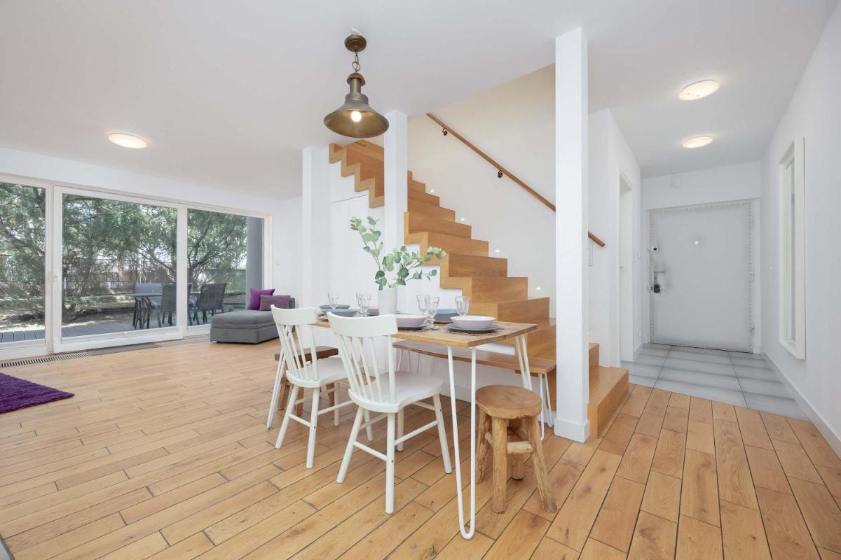 Image 2 of Lovely Apartment in Warsaw with Parking near Royal Baths Park by Noclegi Renters