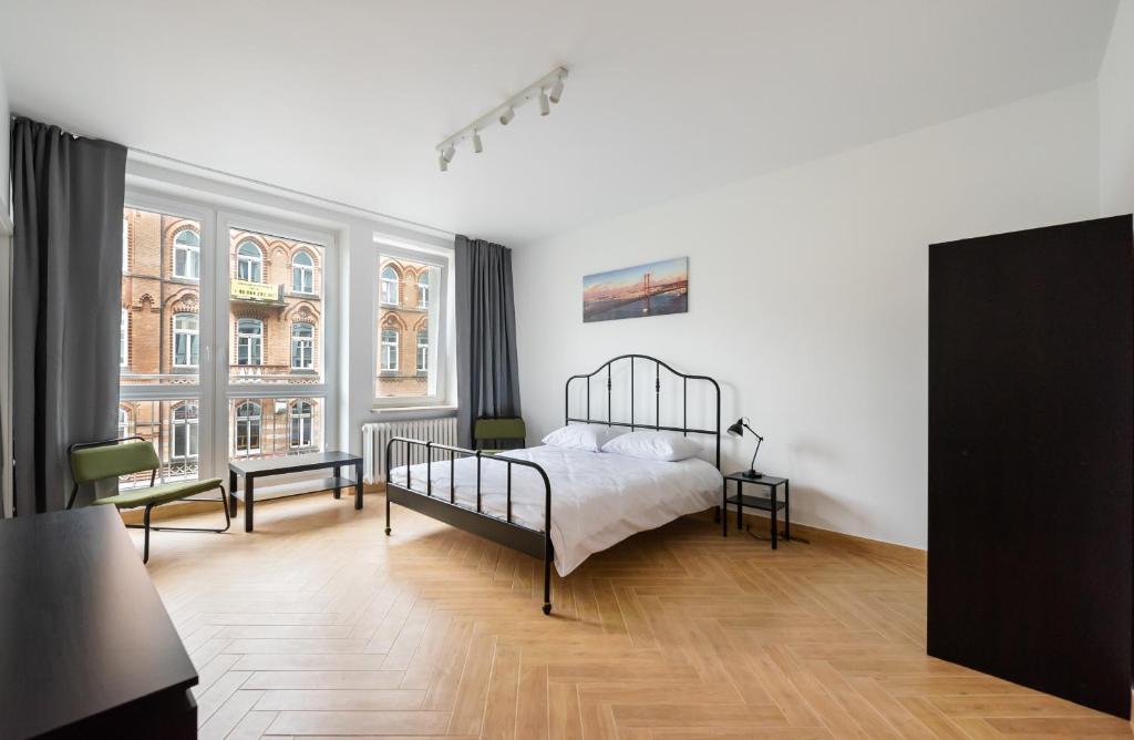 Image of Marszałkowska White & Black Apartment