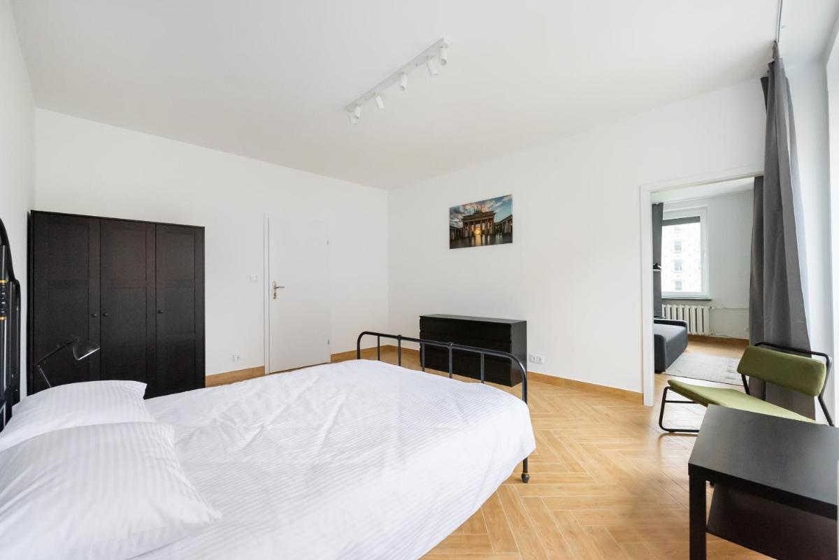Image 6 of Marszałkowska White & Black Apartment