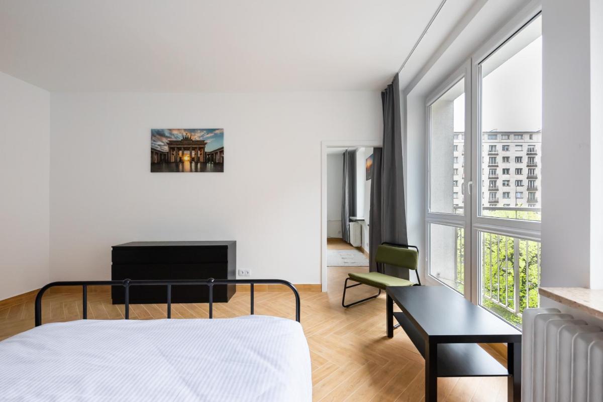Image 4 of Marszałkowska White & Black Apartment