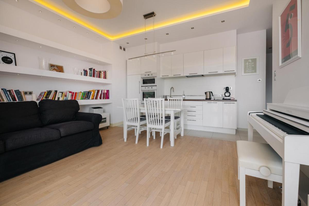 Image 3 of Modern Apartment Across the Ponds
