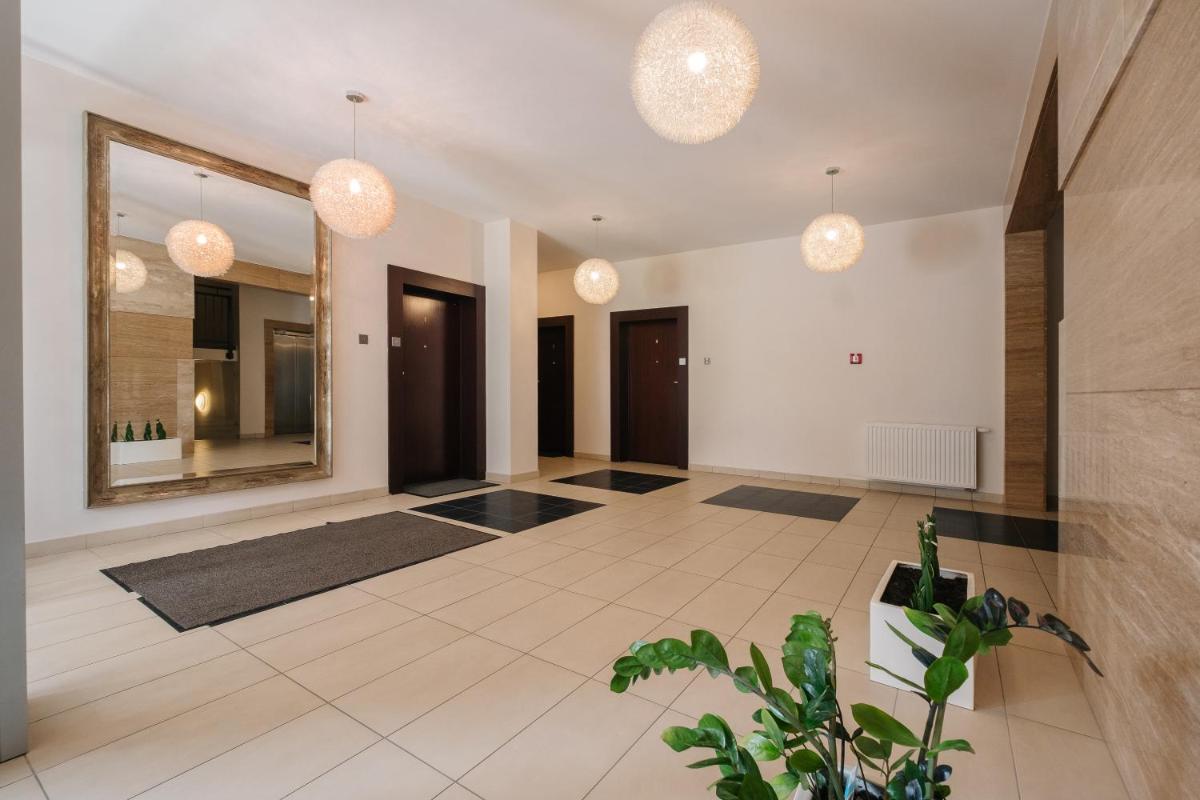 Image 2 of Modern Apartment Across the Ponds
