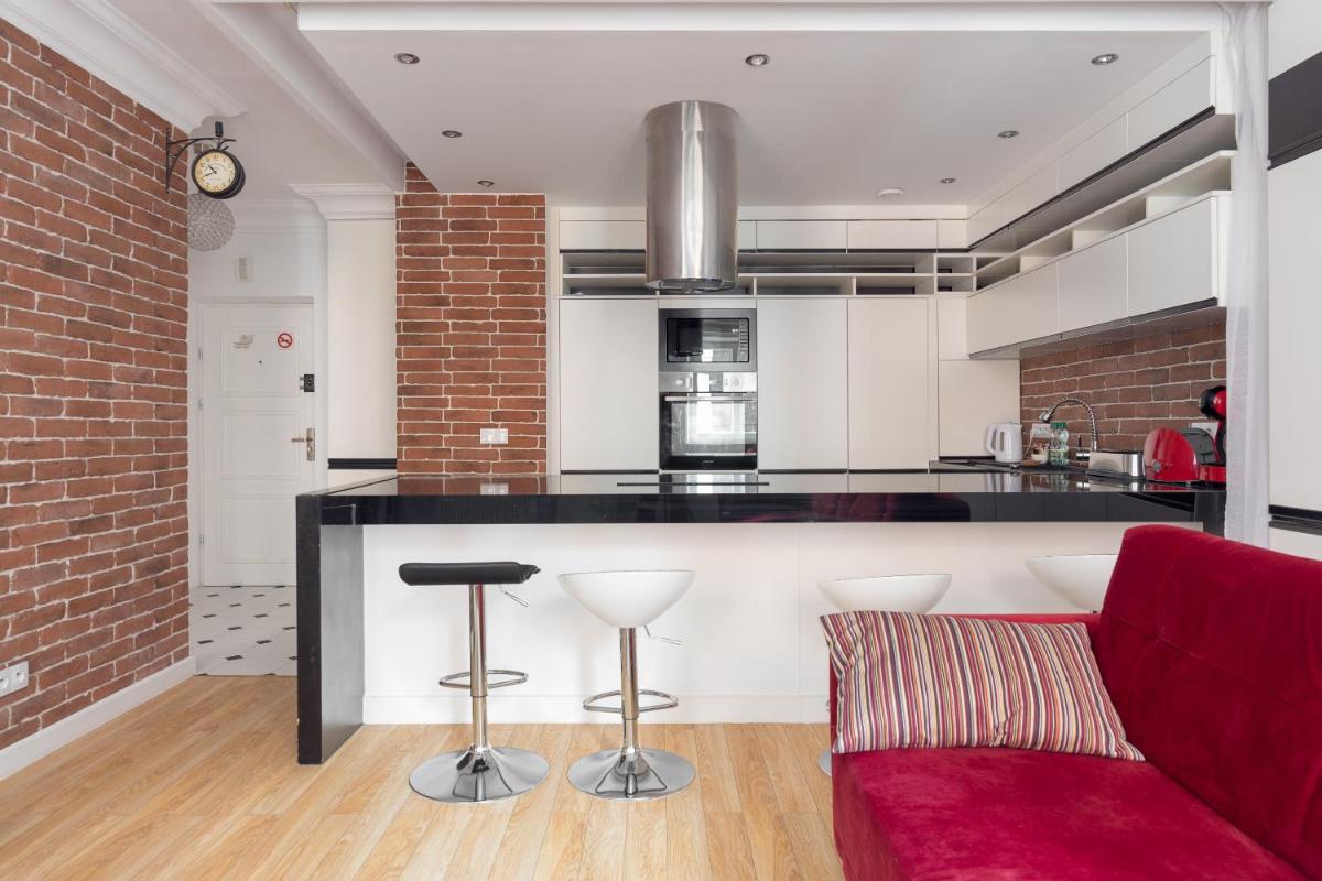 Image 3 of Old Town Ruby Apartment