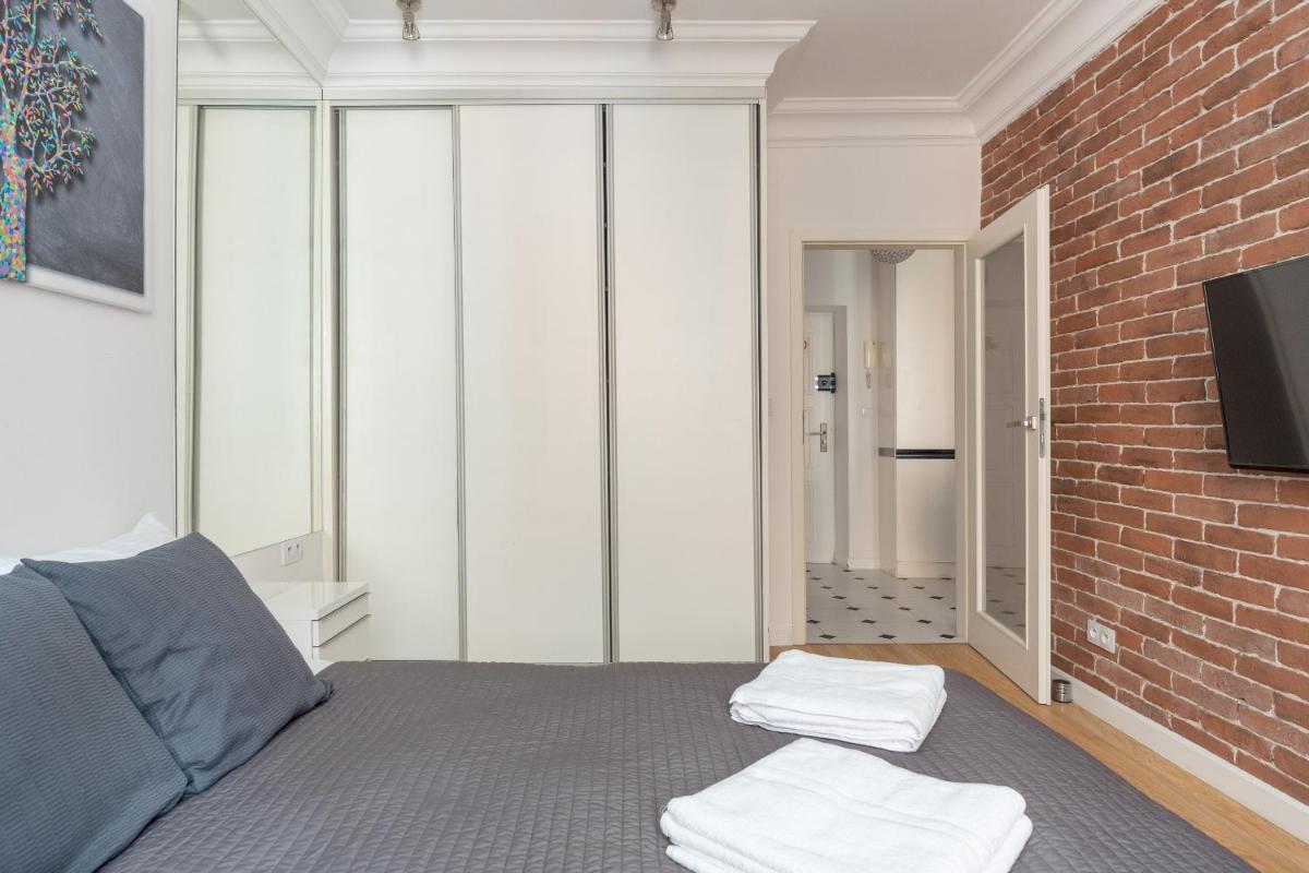 Image 2 of Old Town Ruby Apartment