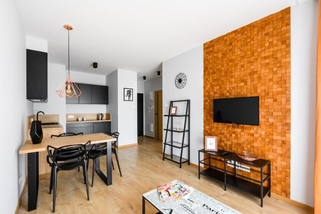Image 4 of Platinum Towers Apartments