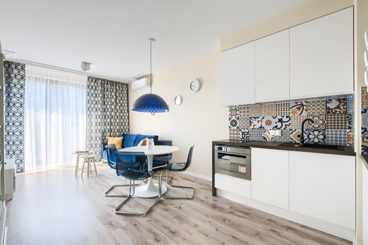 Image 2 of Platinum Towers Apartments
