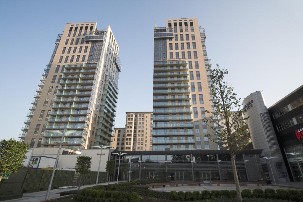 Image of Platinum Towers Country 2 Country