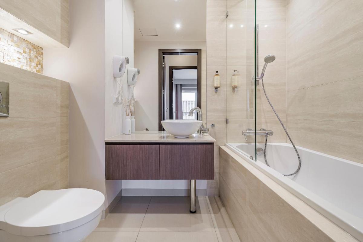 Image 2 of Platinum Towers – luxury City Centre apartment with a view