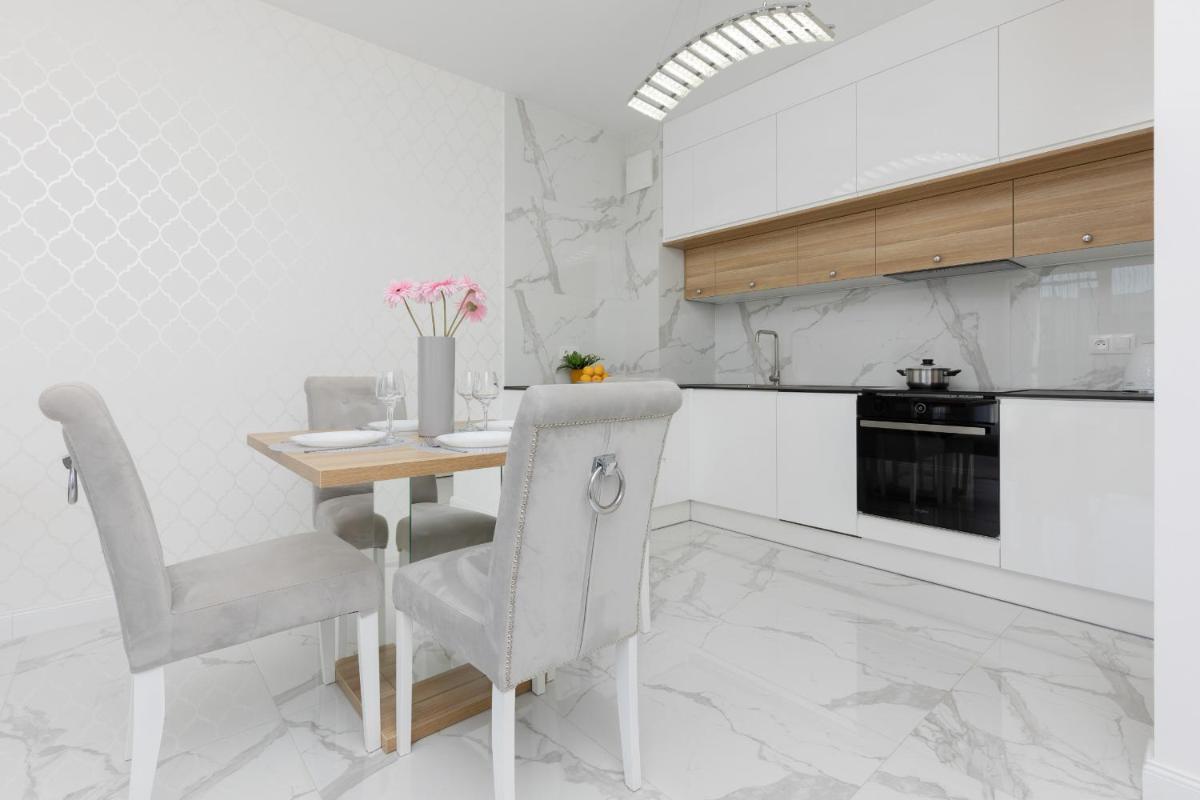 Image 2 of Praga Arte Apartments with Parking & Balcony by Noclegi Renters