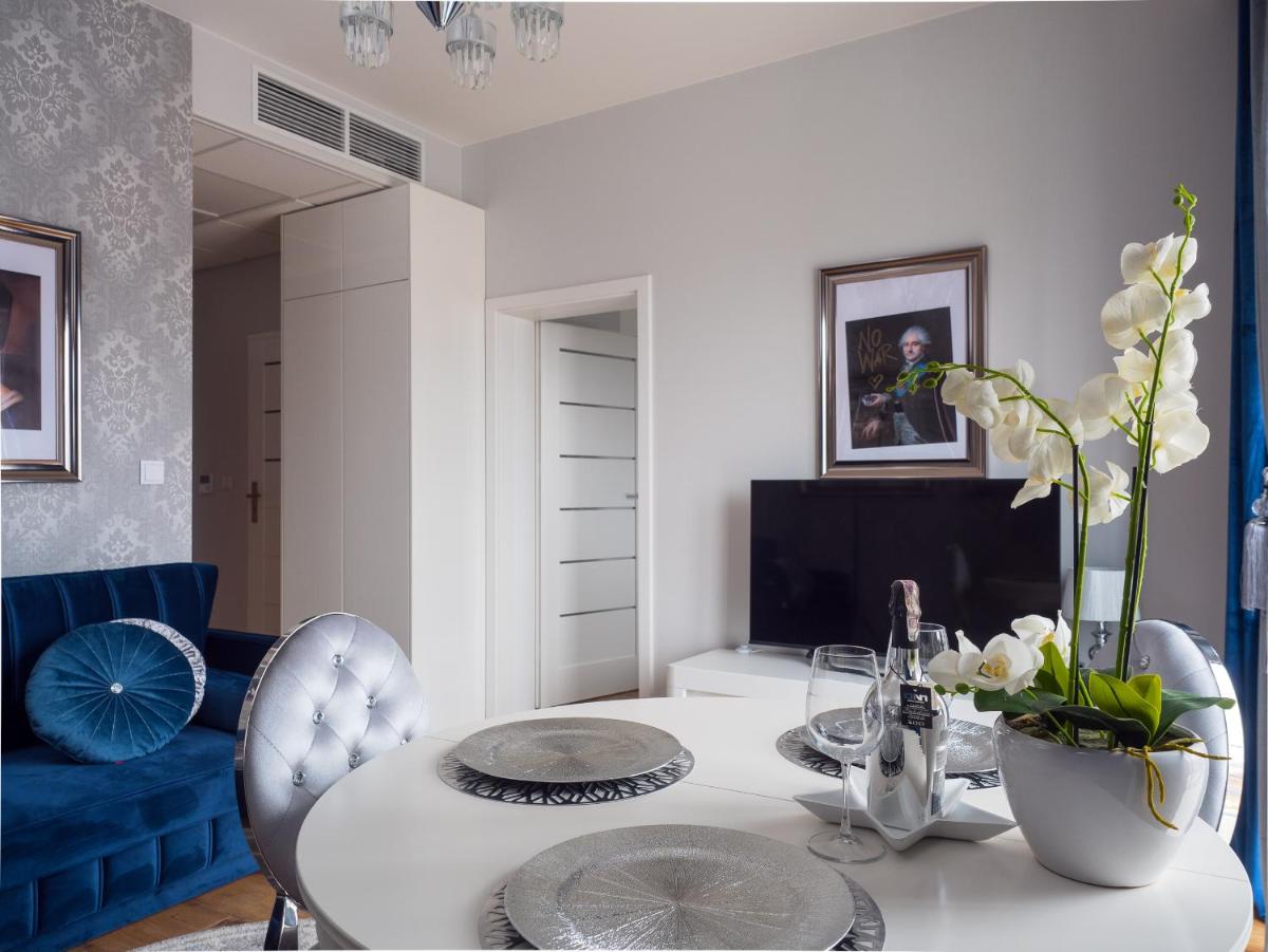 Image 3 of Prymasa Tysiąclecia 83A City Center Viev Sperate Bedroom By Perfect Apart 530
