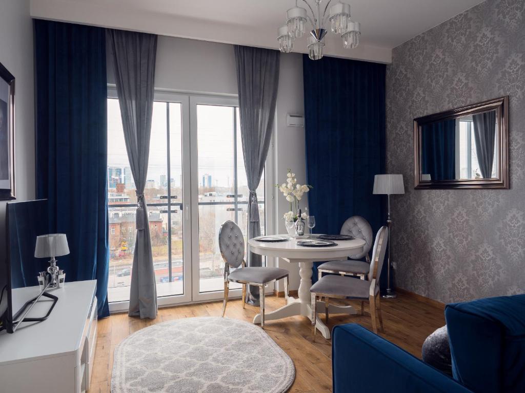 Image of Prymasa Tysiąclecia 83A City Center Viev Sperate Bedroom By Perfect Apart 530